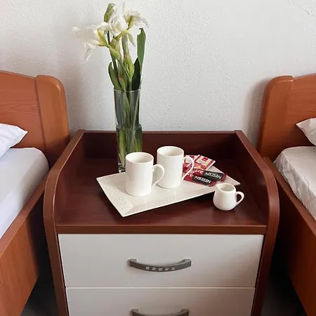 Δωμάτια σε οικογενειακή κατοικία Sobe Providenca *